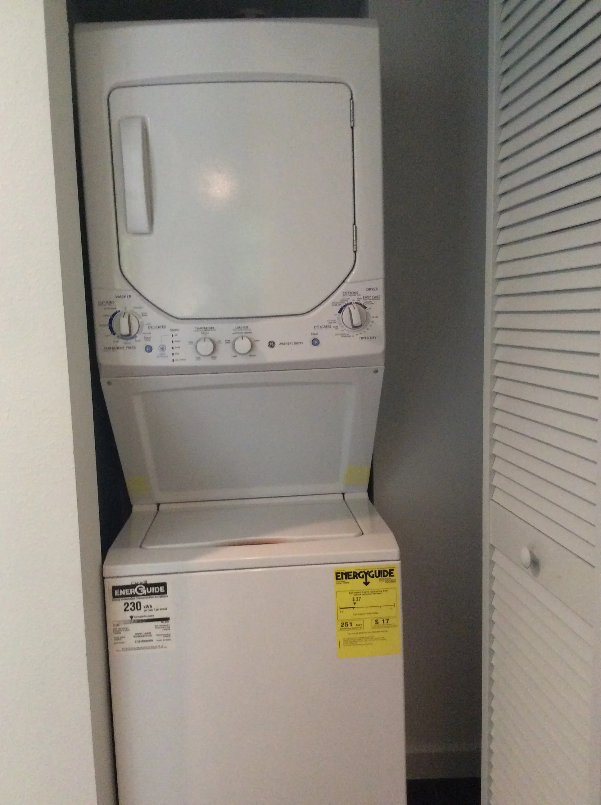 9 Hillside Washer:Dryer.JPG