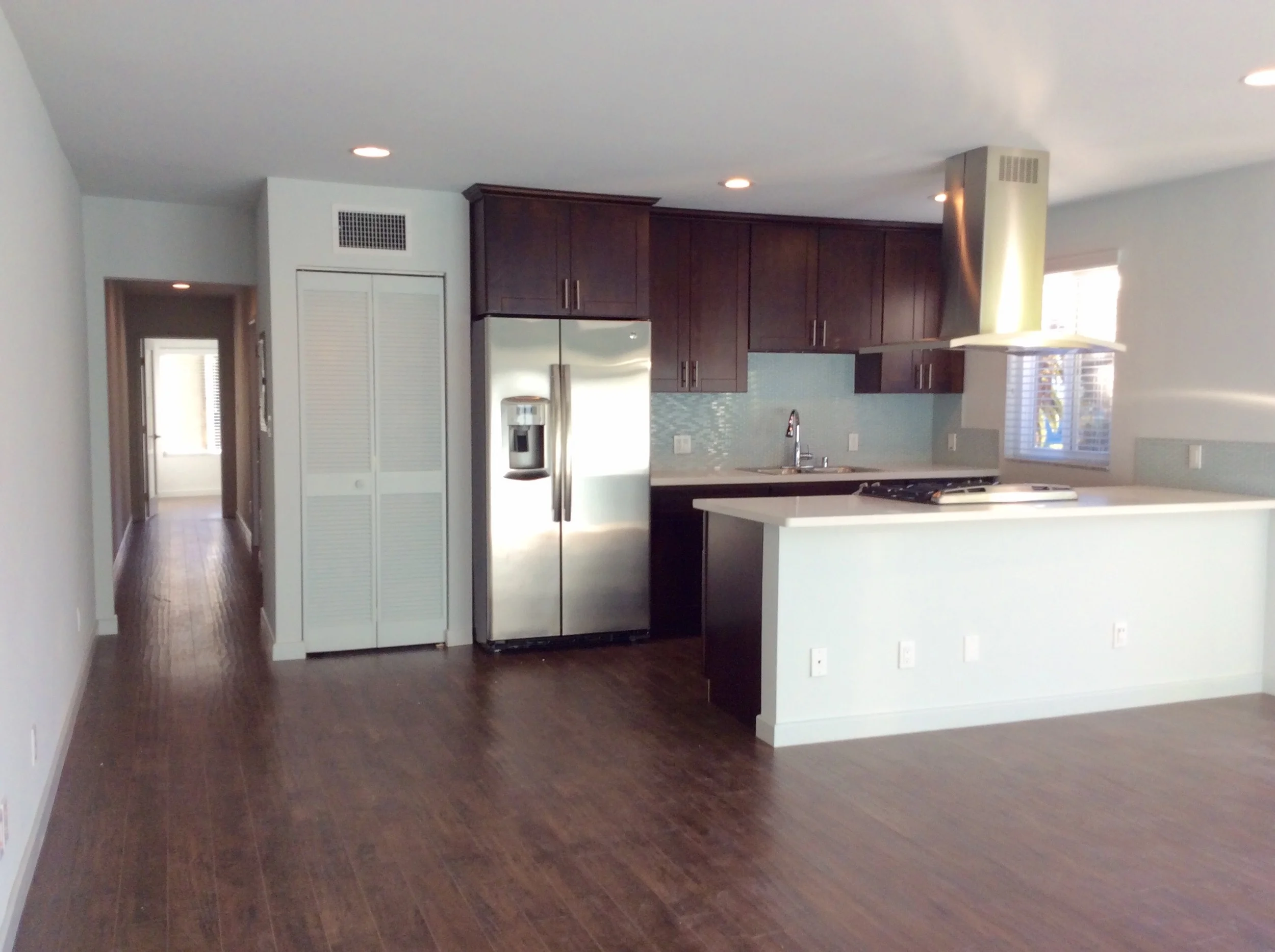 6 Hillcrest #1 Livingroom.jpg