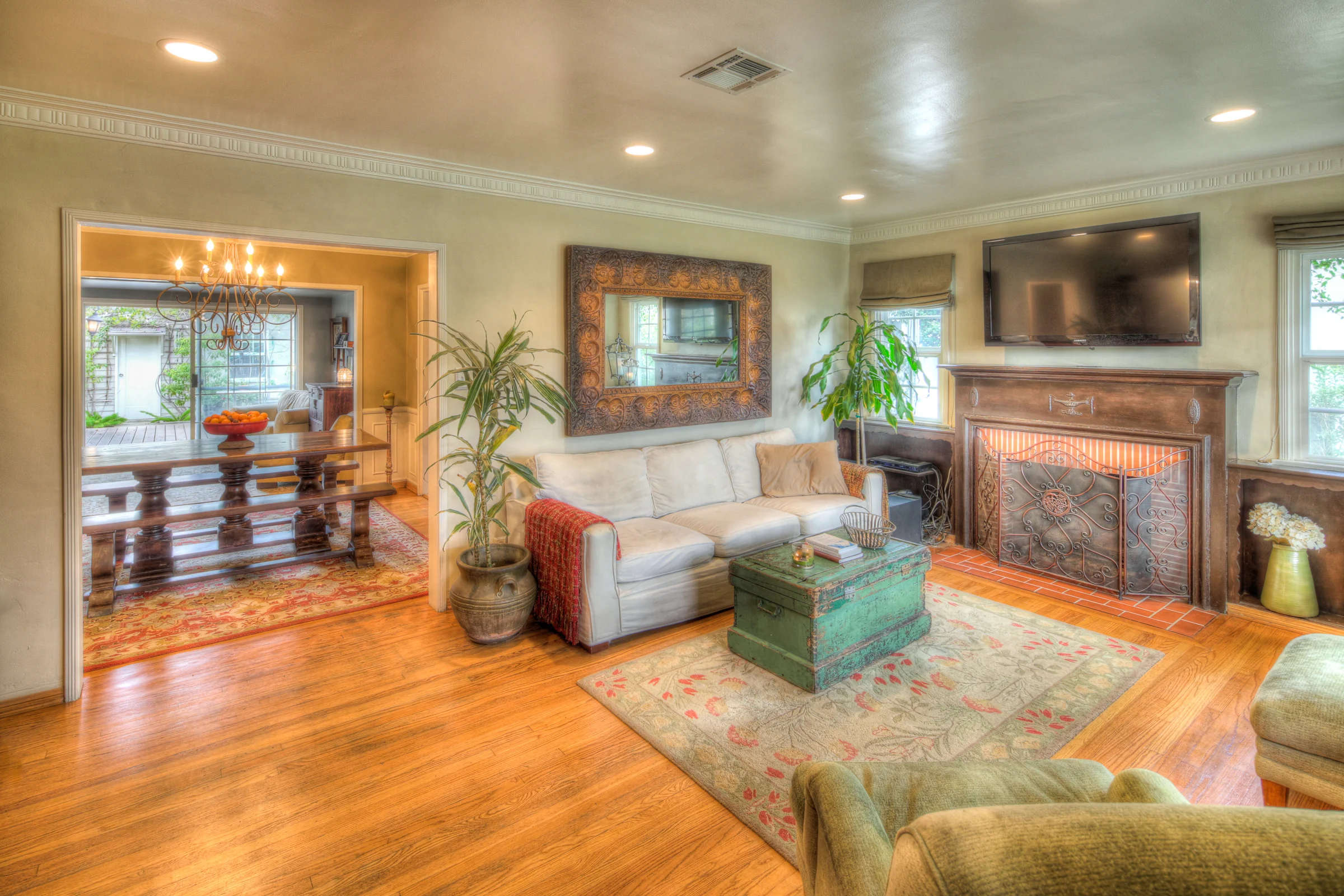 6249 Agnes Ave