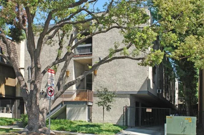 1114 N Kings Rd