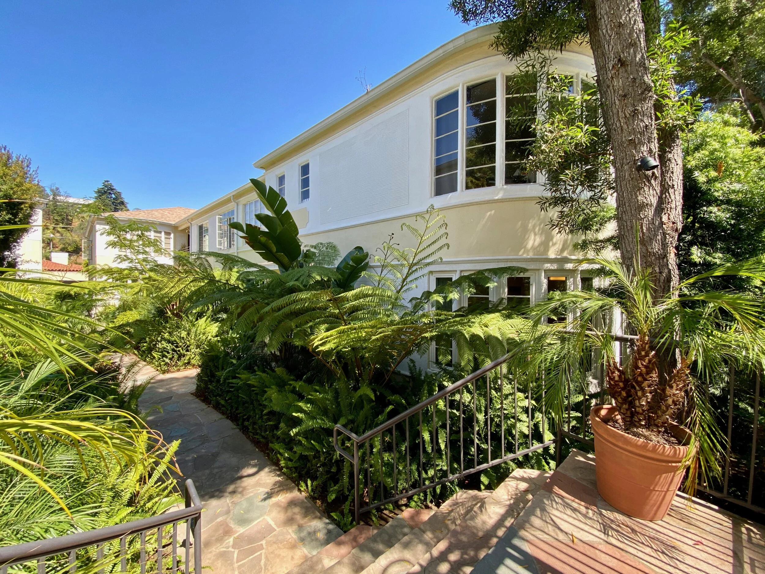 1830 El Cerrito Pl Front 1BR - 9.jpg