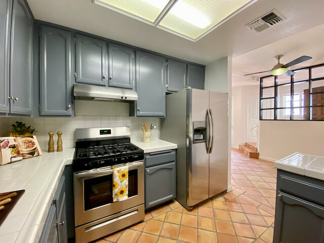 1123 N Flores #2 - 7.jpeg