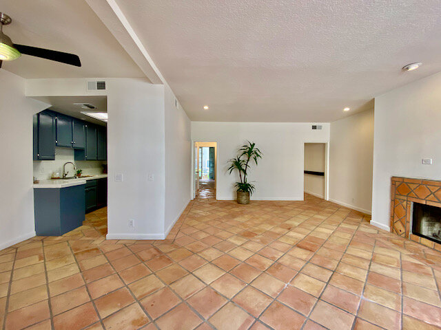 1123 N Flores #2 - 9.jpeg