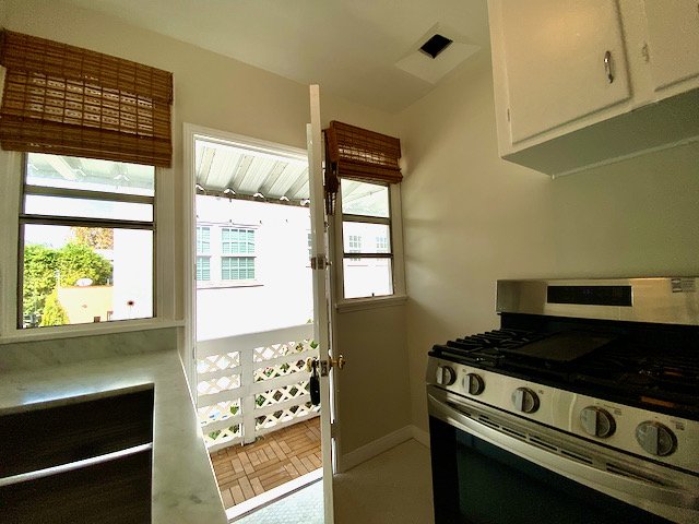 731 1-2 Edinburgh Ave - 15.jpeg