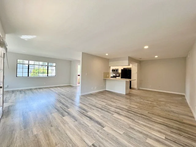 13156 Riverside Dr #6