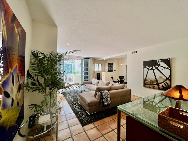 1123 N Flores #10 Furnished - 4.jpeg