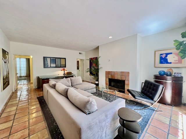 1123 N Flores #10 Furnished - 6.jpeg