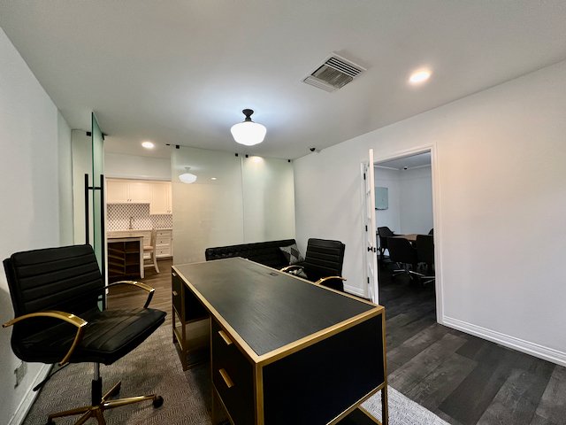 619 S La Brea Furnished - 8.jpeg