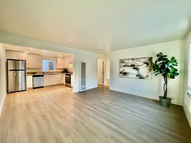 626 N Kingsley #2 Lt Stg - 1.jpeg