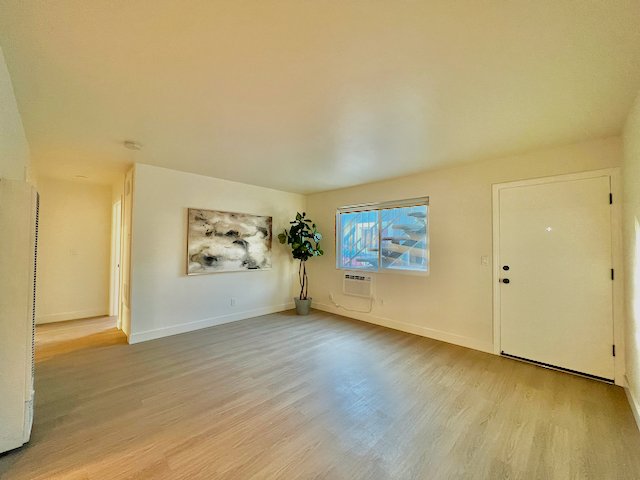 626 N Kingsley #2 Lt Stg - 4.jpeg