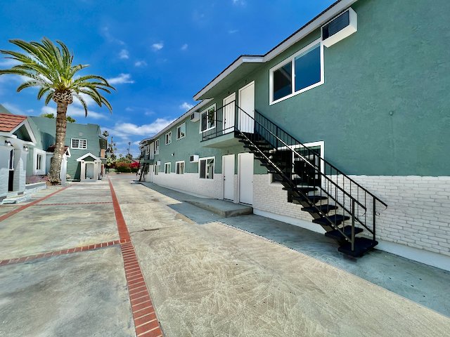 626 N Kingsley #2 Lt Stg - 13.jpeg