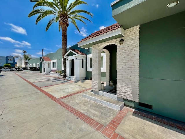 626 N Kingsley #2 Lt Stg - 16.jpeg