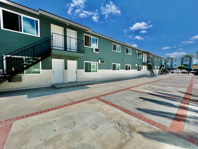 626 N Kingsley #2 Lt Stg - 17.jpeg