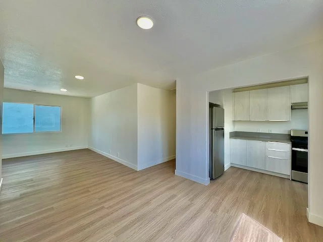 632 3/4 N Kingsley Dr 