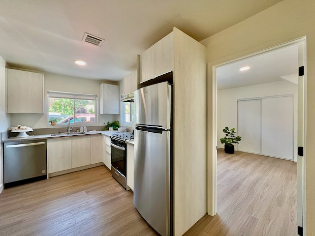 632 1-2 Kingsley Ave - 8.jpeg