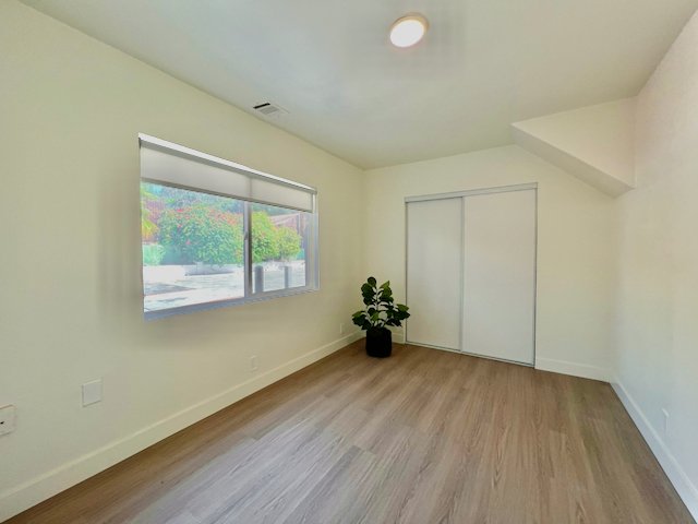 632 1-2 Kingsley Ave - 9.jpeg