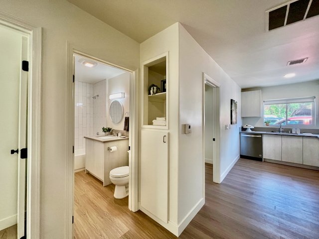632 1-2 Kingsley Ave - 10.jpeg
