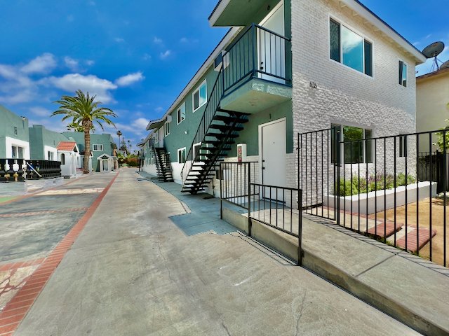 632 1-2 Kingsley Ave - 21.jpeg