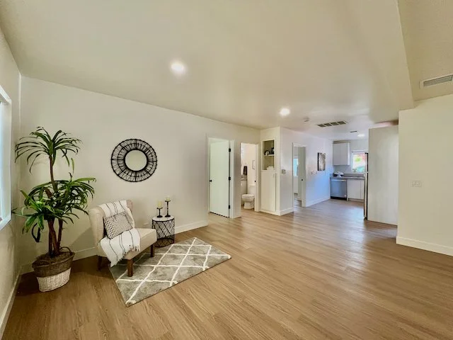 632 1/2 N Kingsley Dr