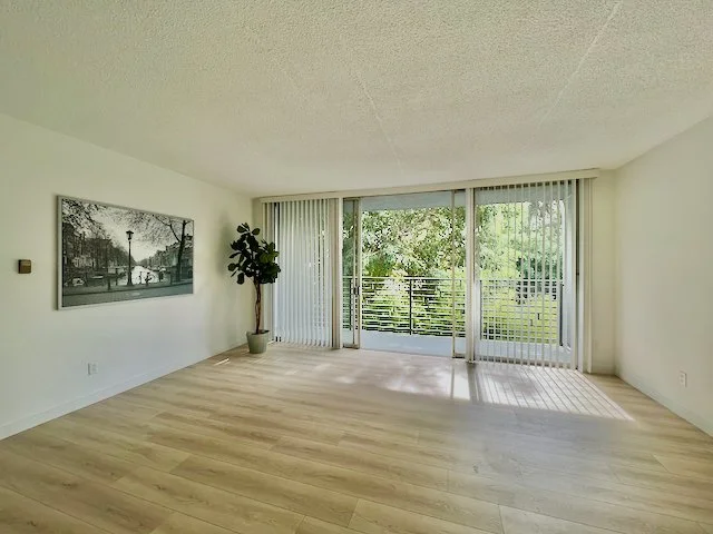 1920 Hillcrest Rd #9