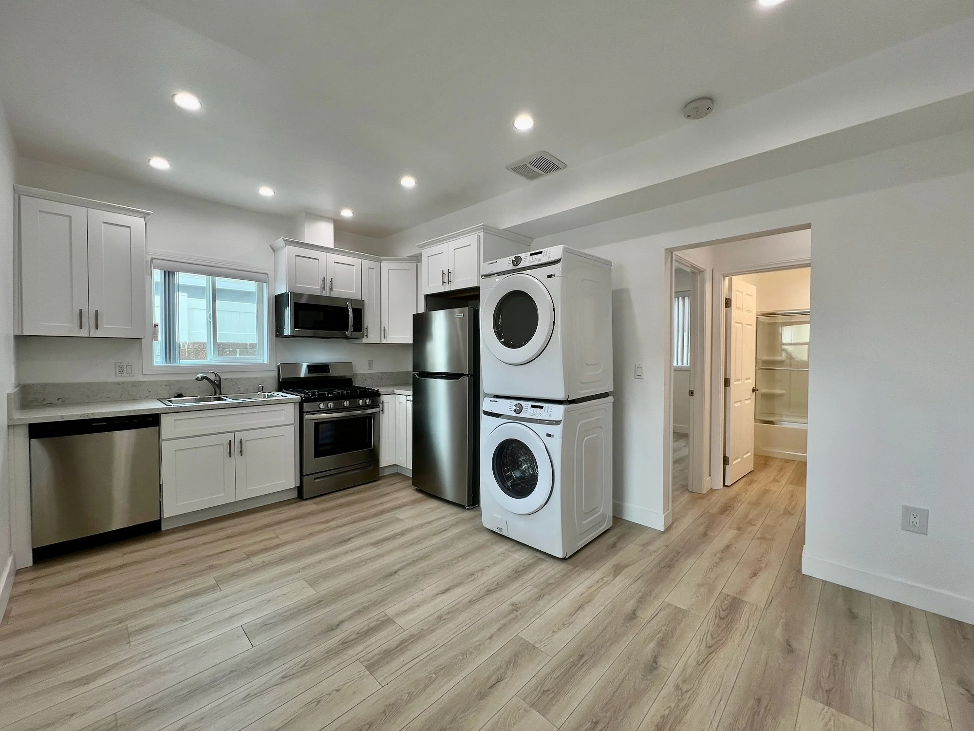 1321 1/4 N Normandie Ave