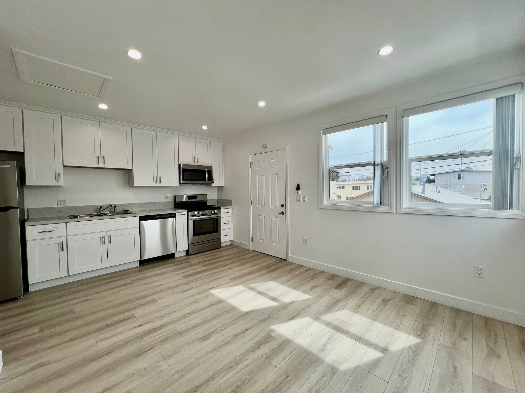 1321 1/2 N Normandie Ave