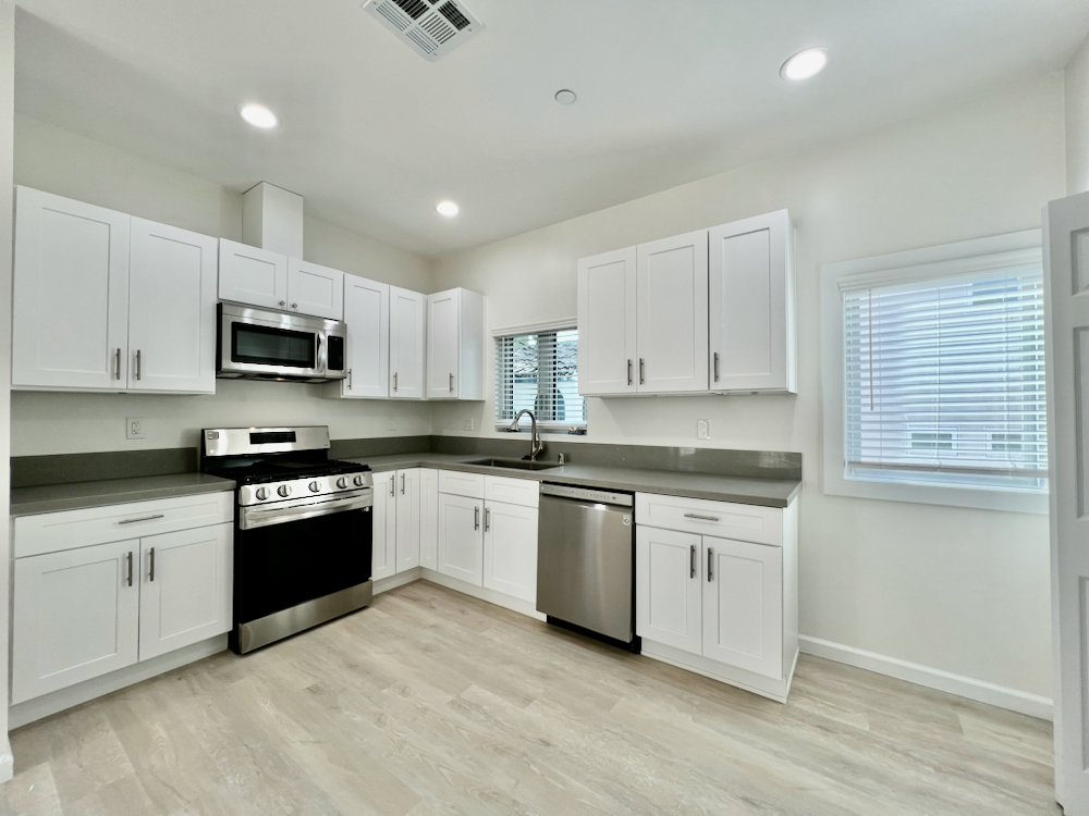 1409 N Hobart Blvd #103 - 4.jpeg