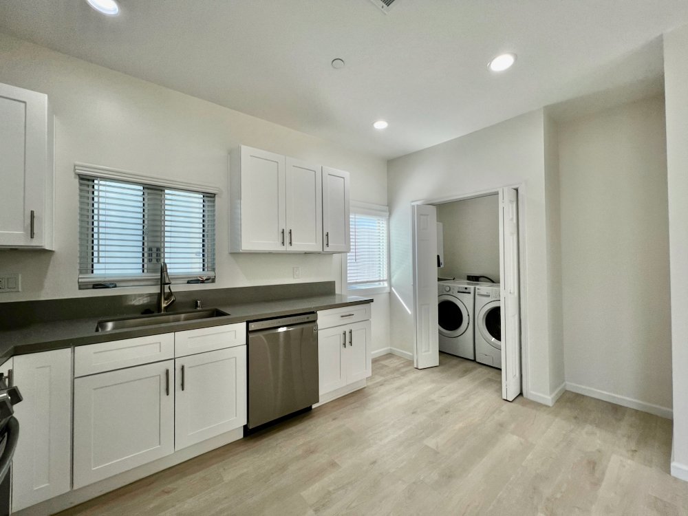 1409 N Hobart Blvd #103 - 5.jpeg