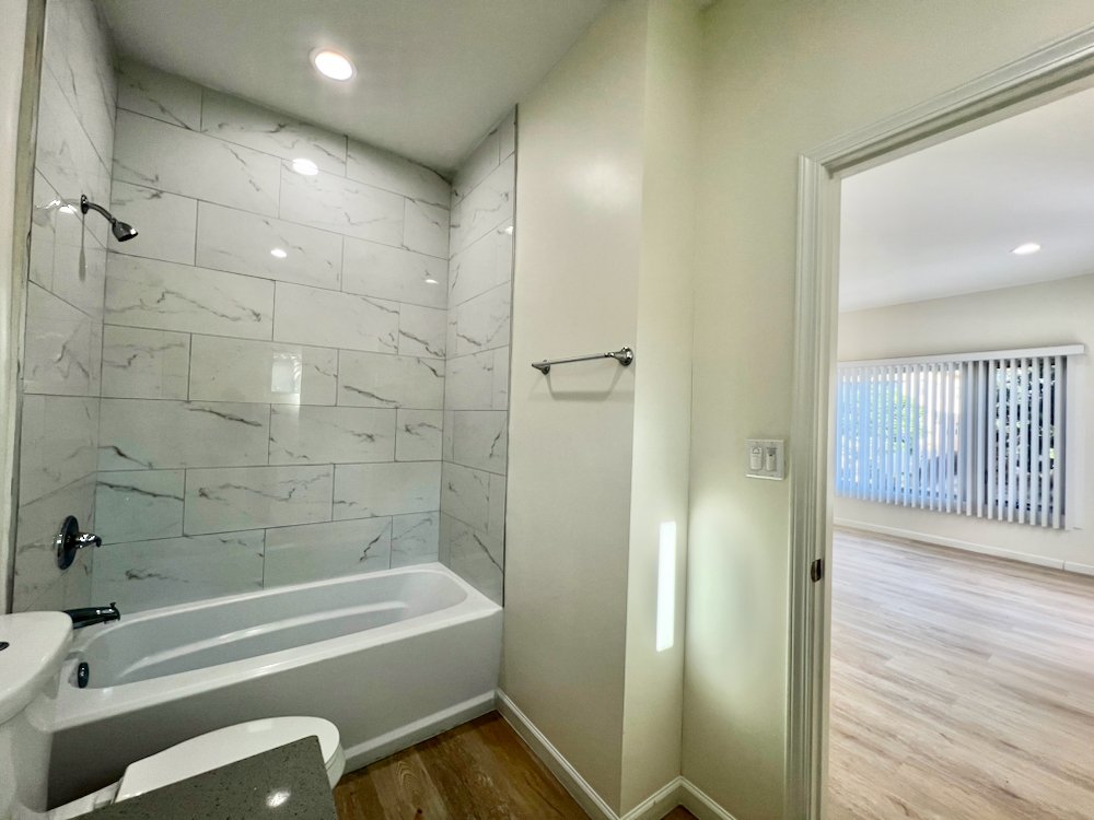 1409 N Hobart Blvd #103 - 13.jpeg