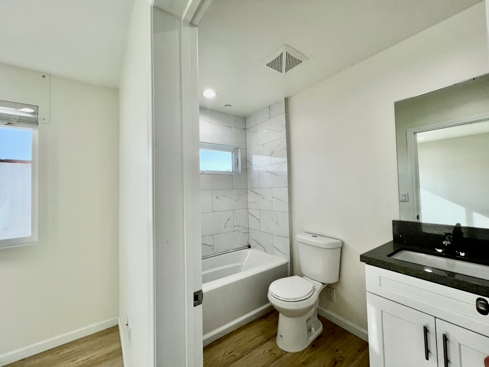 1409 N Hobart Blvd #202 - 14.jpeg