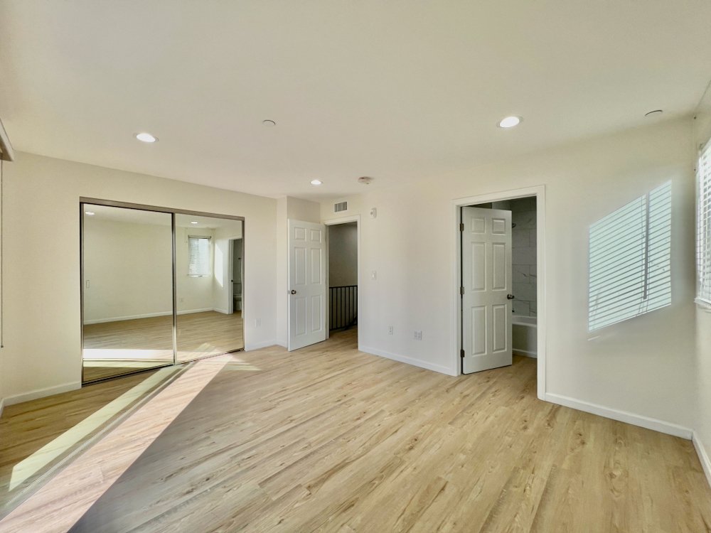 1409 N Hobart Blvd #202 - 16.jpeg