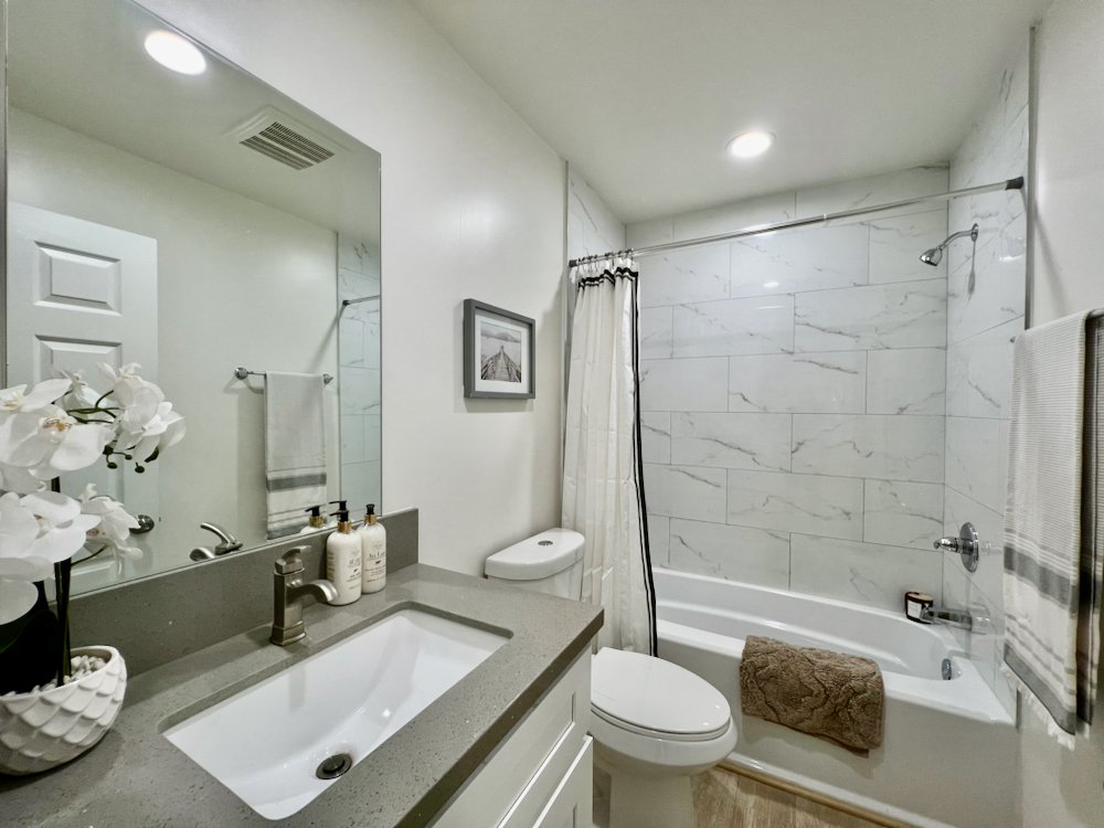 1409 N Hobart Blvd #101 Staged - 9.jpeg