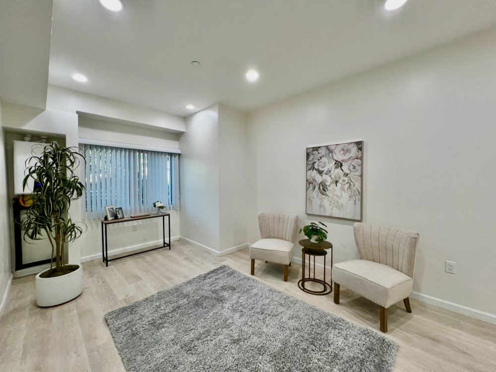 1409 N Hobart Blvd #101 Staged - 10.jpeg