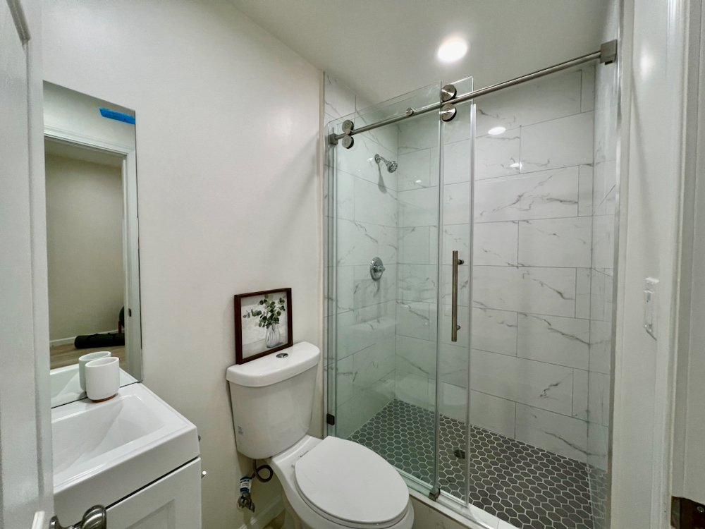 1409 N Hobart Blvd #102 Lt Stg - 5.jpeg