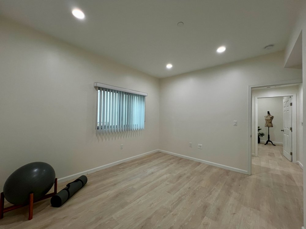 1409 N Hobart Blvd #102 Lt Stg - 6.jpeg