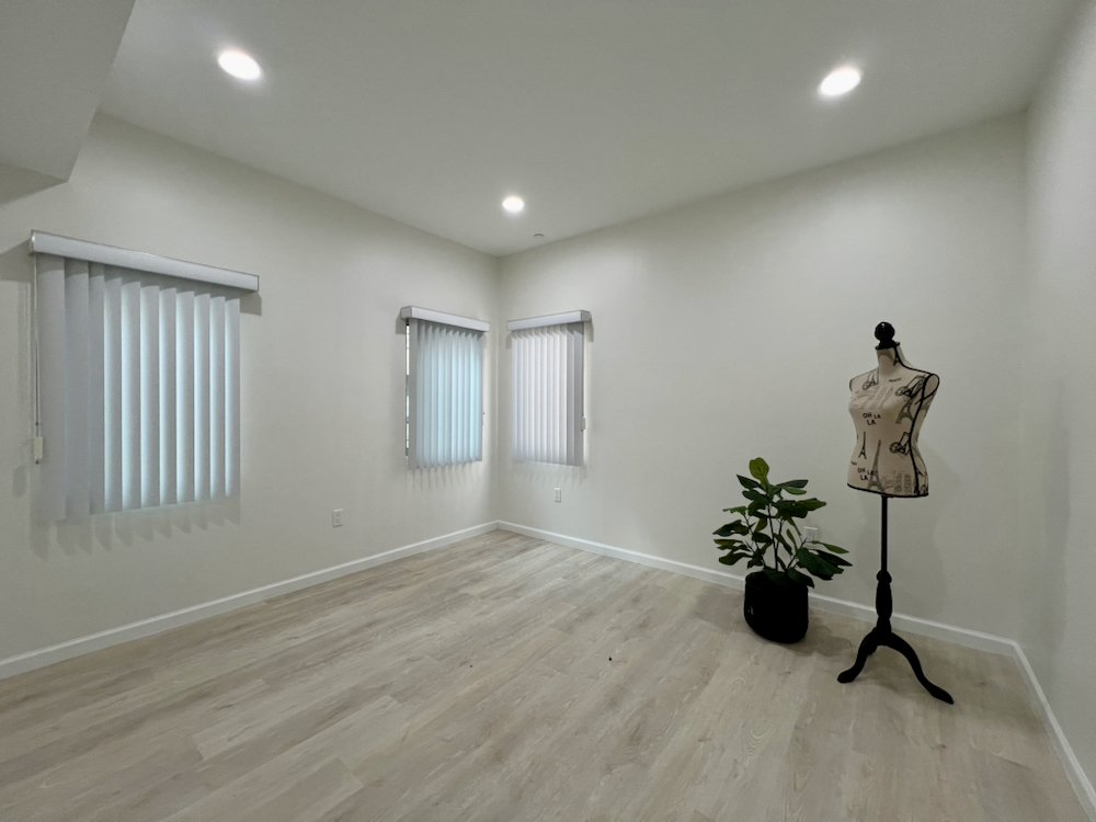 1409 N Hobart Blvd #102 Lt Stg - 9.jpeg