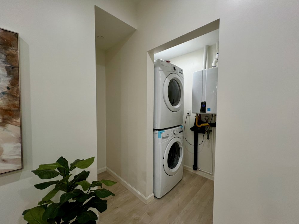 1409 N Hobart Blvd #102 Lt Stg - 10.jpeg