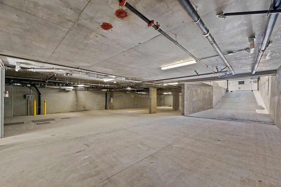 1409 N Hobart Blvd #102 Lt Stg - 15.jpeg