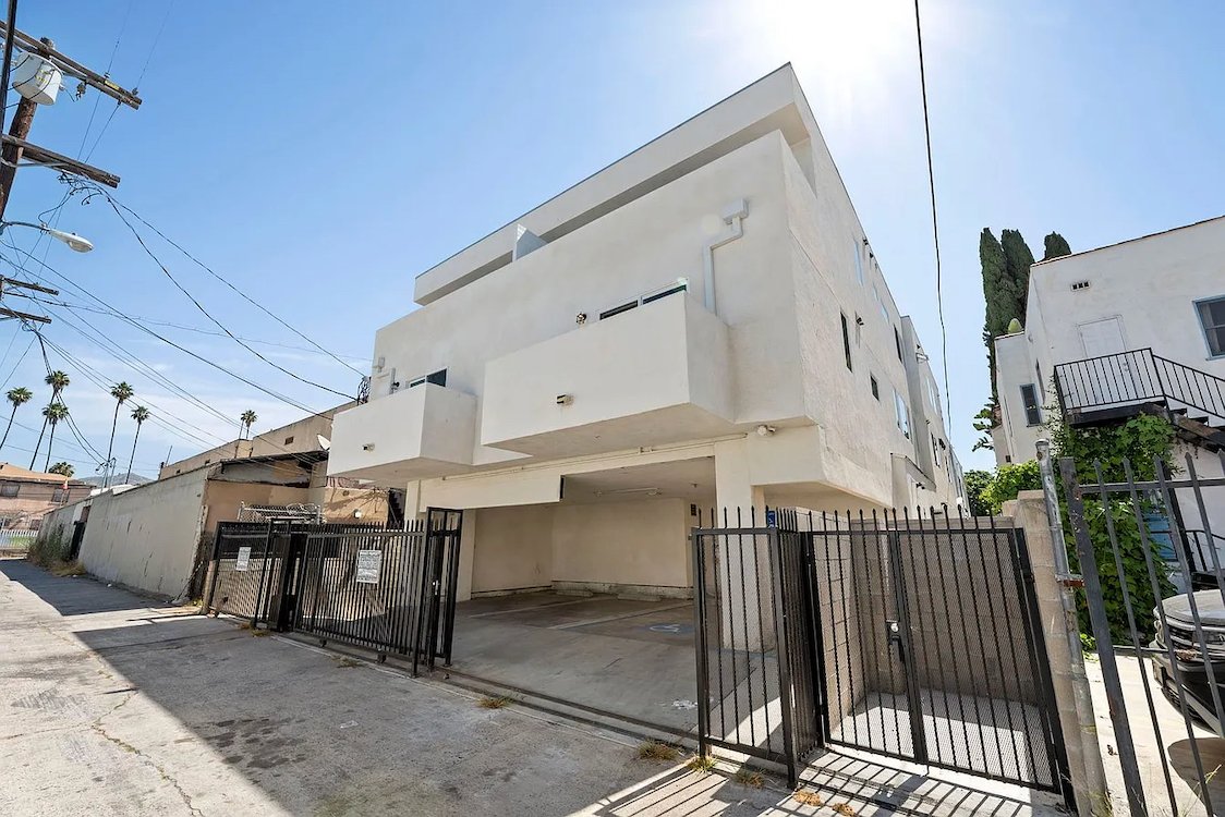 1409 N Hobart Blvd #102 Lt Stg - 16.jpeg