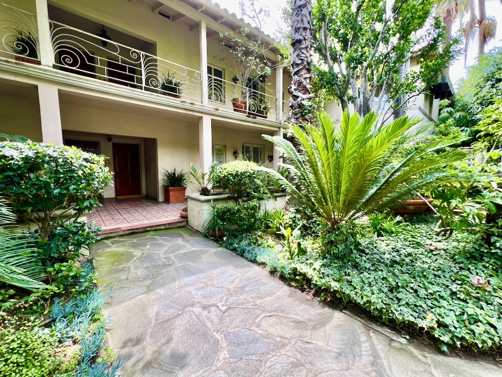 8474 Fountain Ave - 29.jpeg