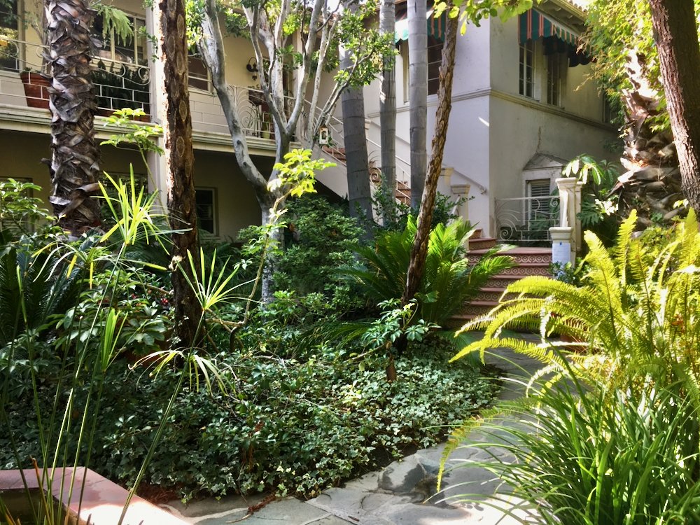8474 Fountain Ave - 30.jpeg