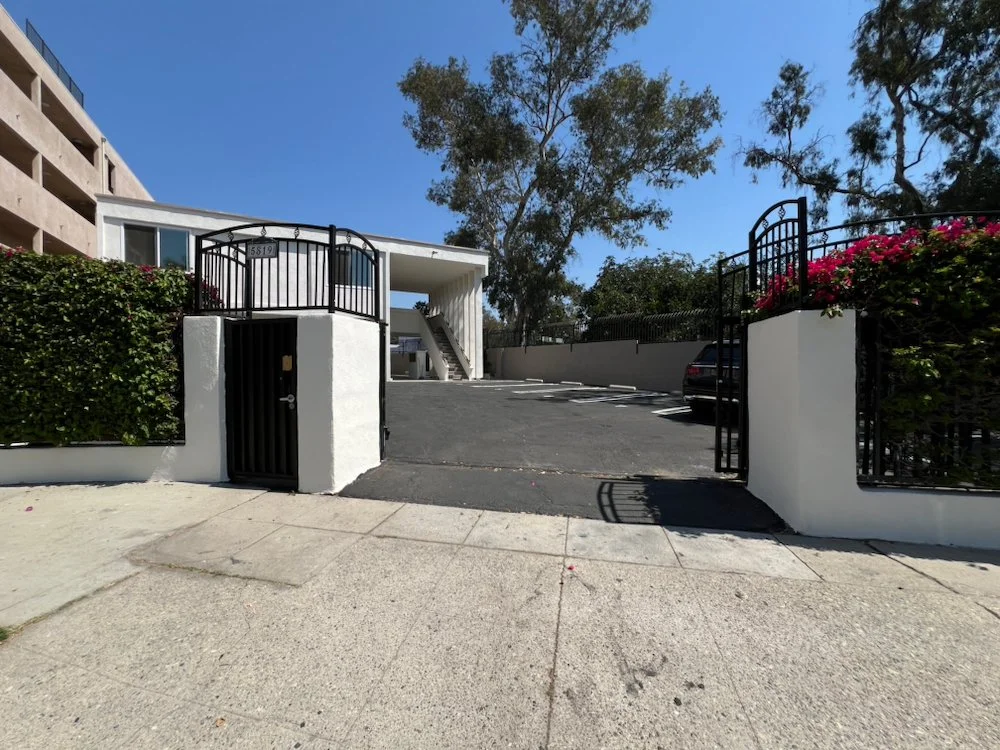 5819 Carlton Way #1 - 16.jpeg