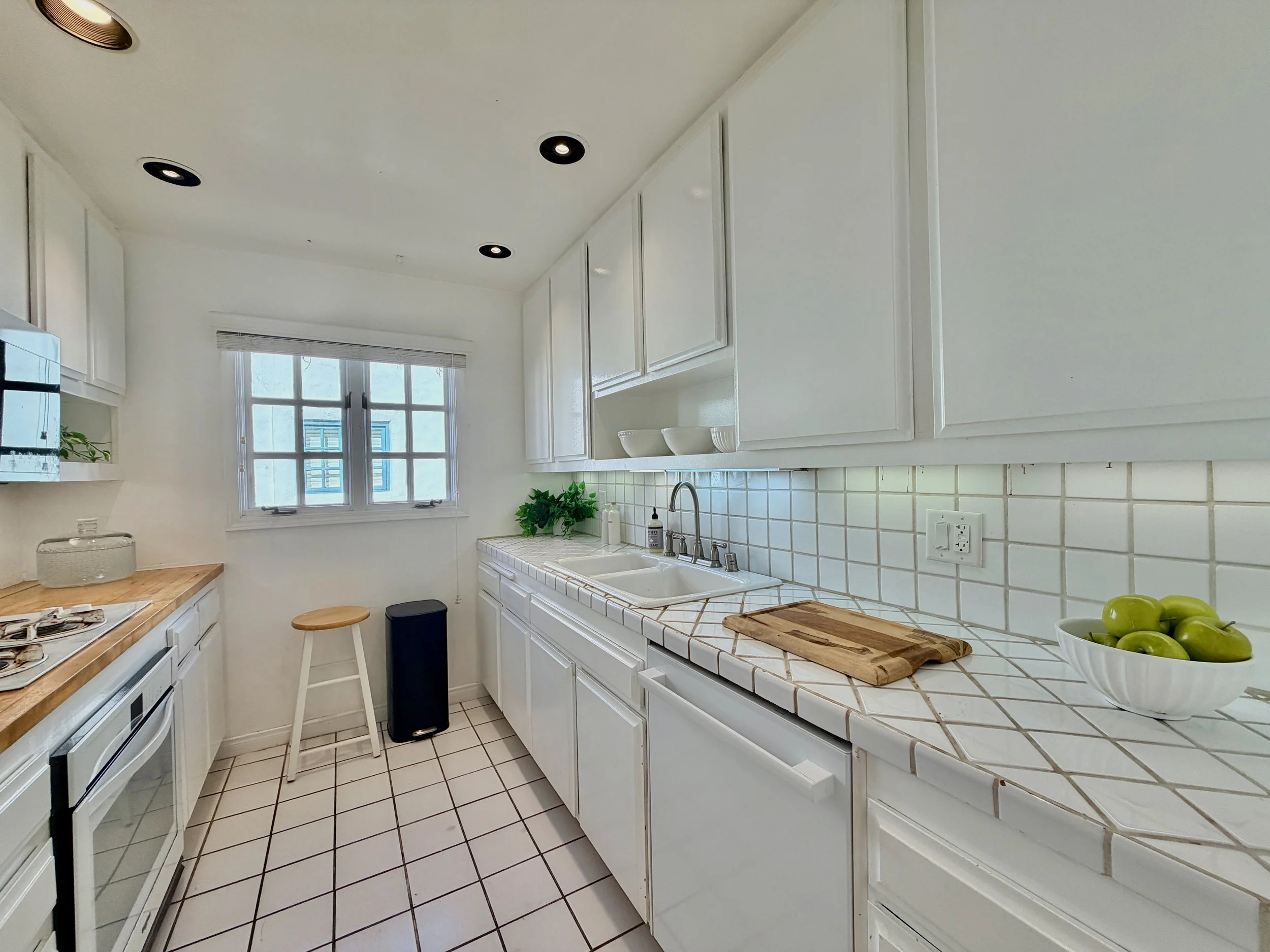 1123 Flores #14 - 3.jpeg