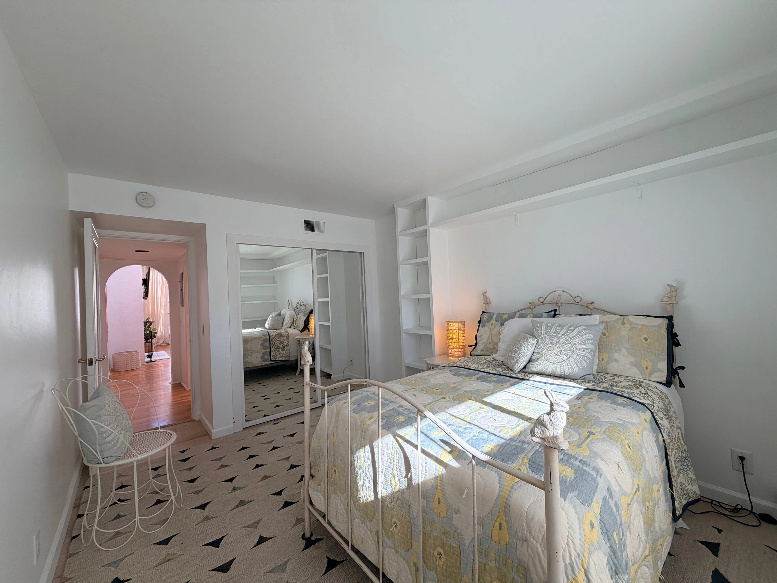 1123 Flores #14 - 13.jpeg