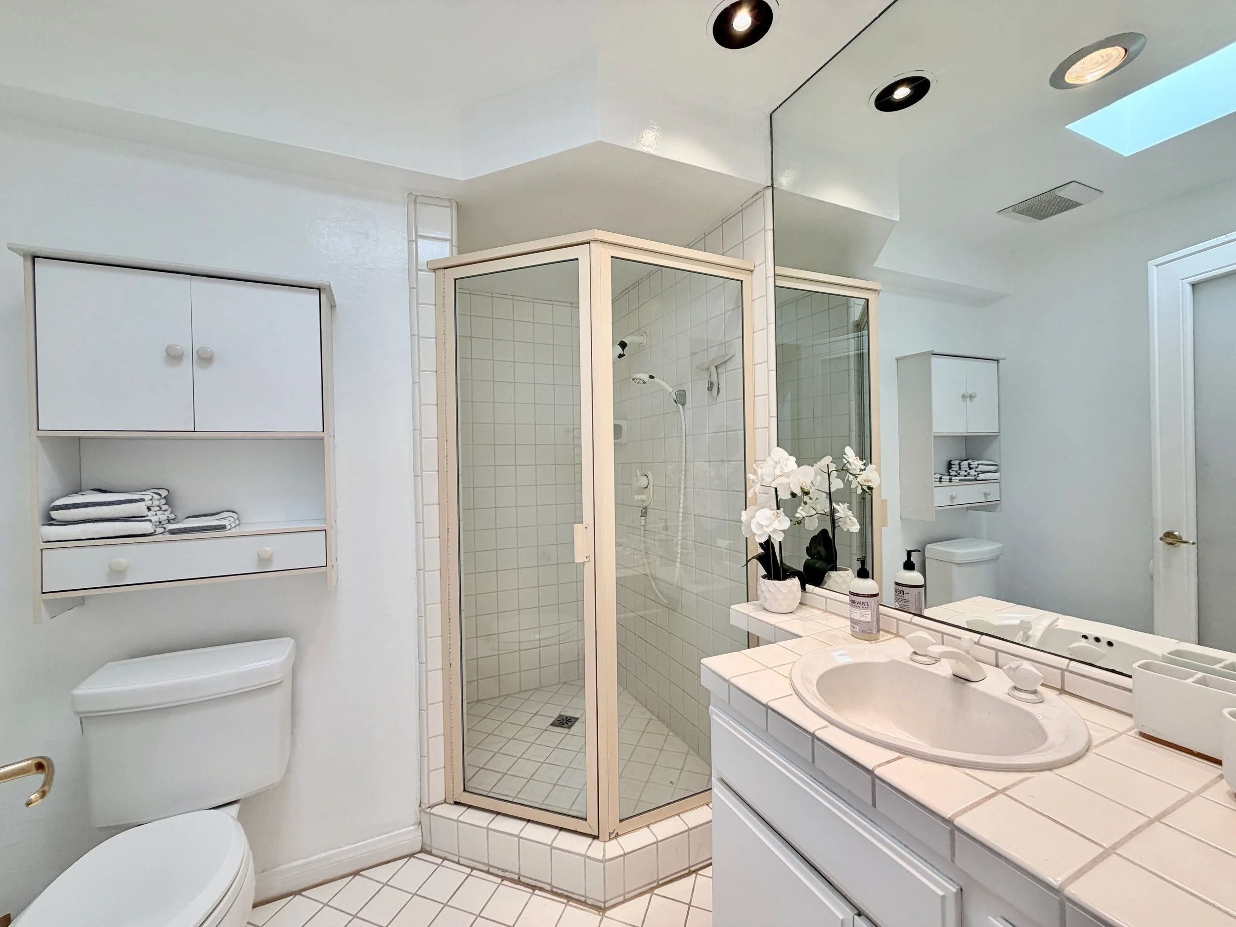 1123 Flores #14 - 14.jpeg