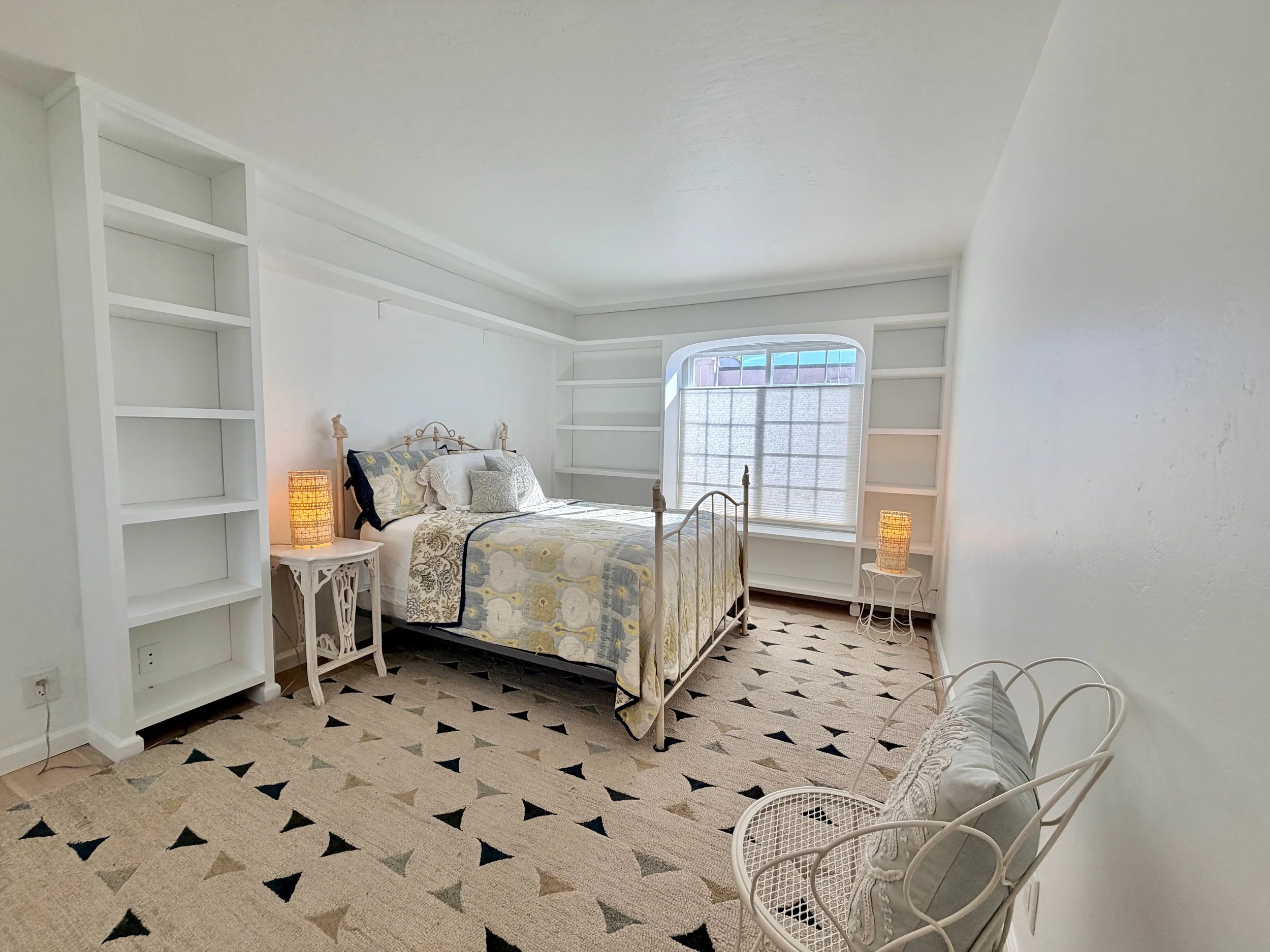 1123 Flores #14 - 15.jpeg