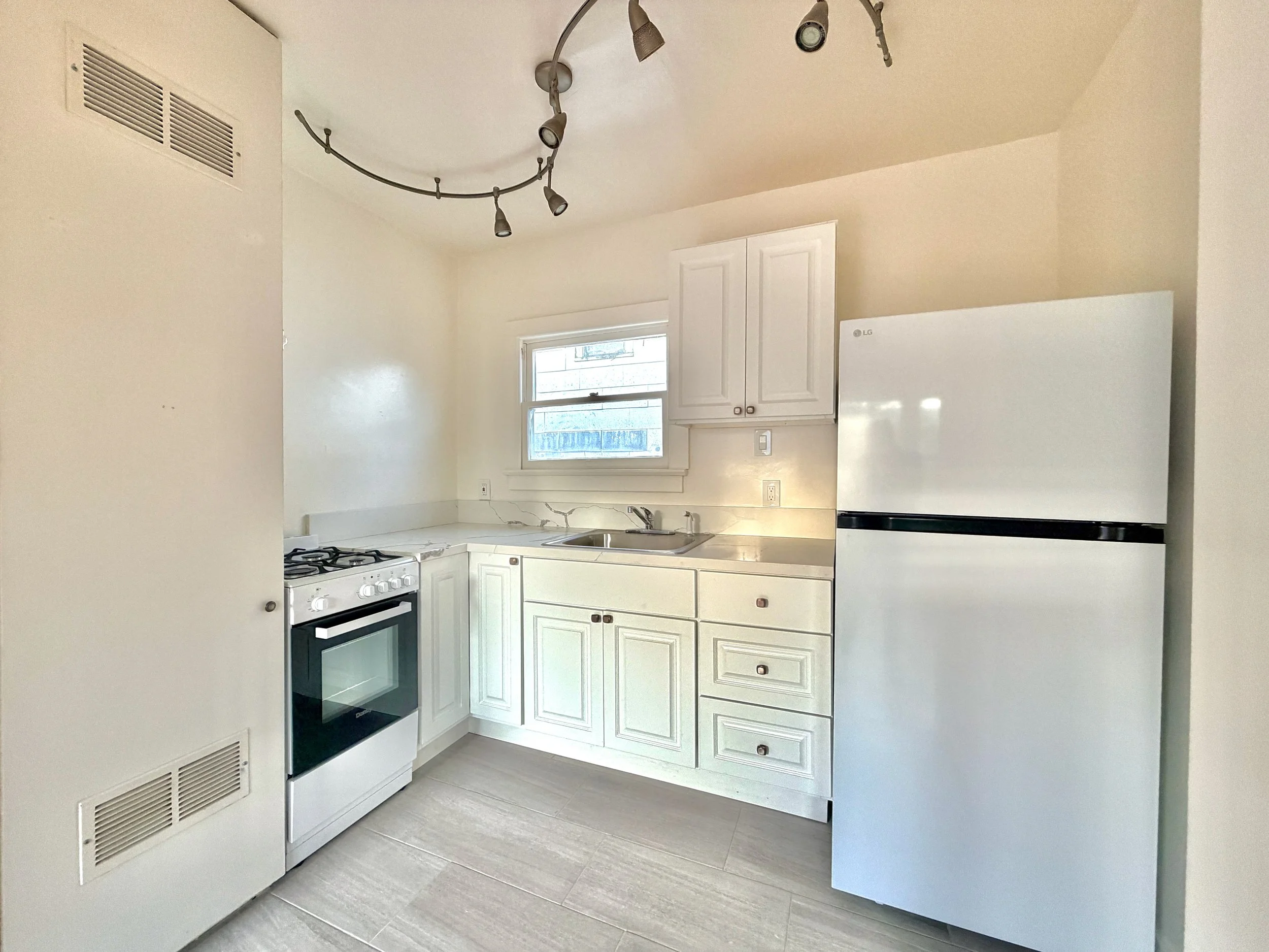 1922 1-4 Preston Ave - 4.jpeg