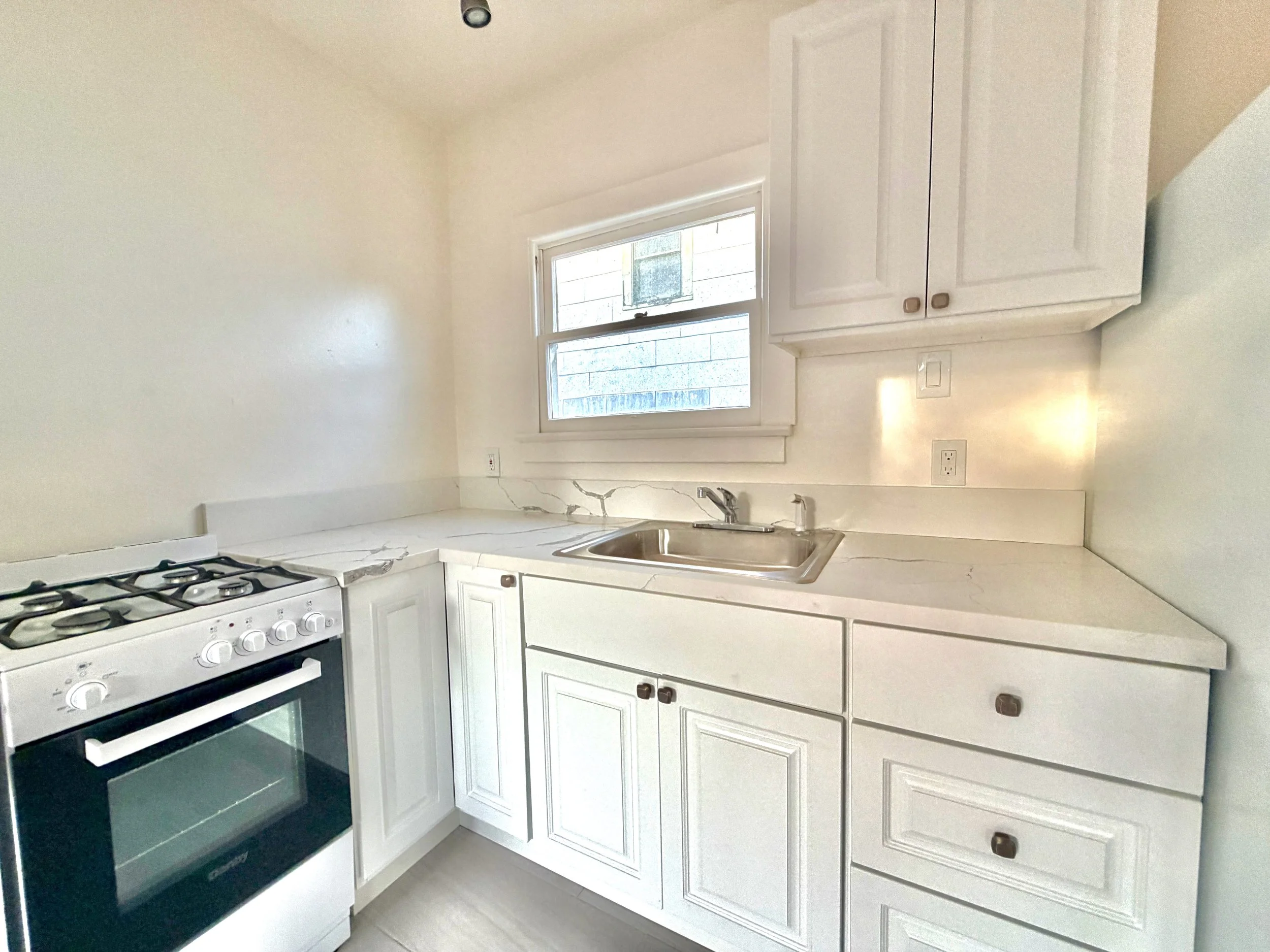 1922 1-4 Preston Ave - 15.jpeg