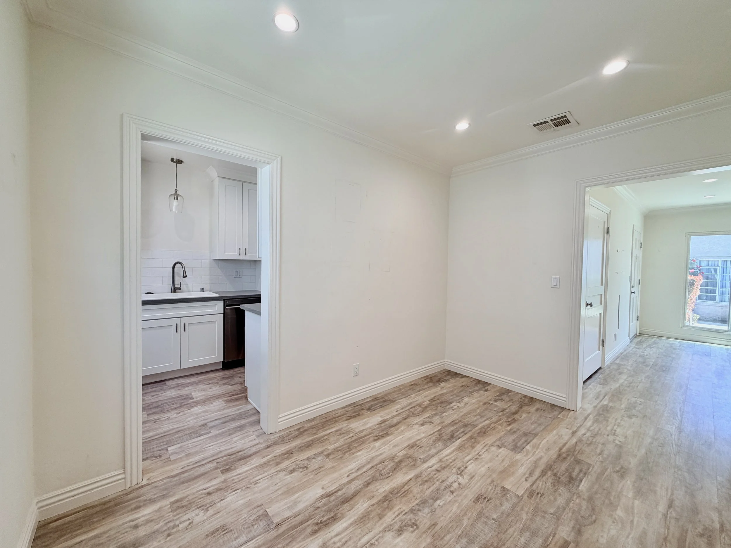 124 N Pass Ave #1 - 4.jpeg