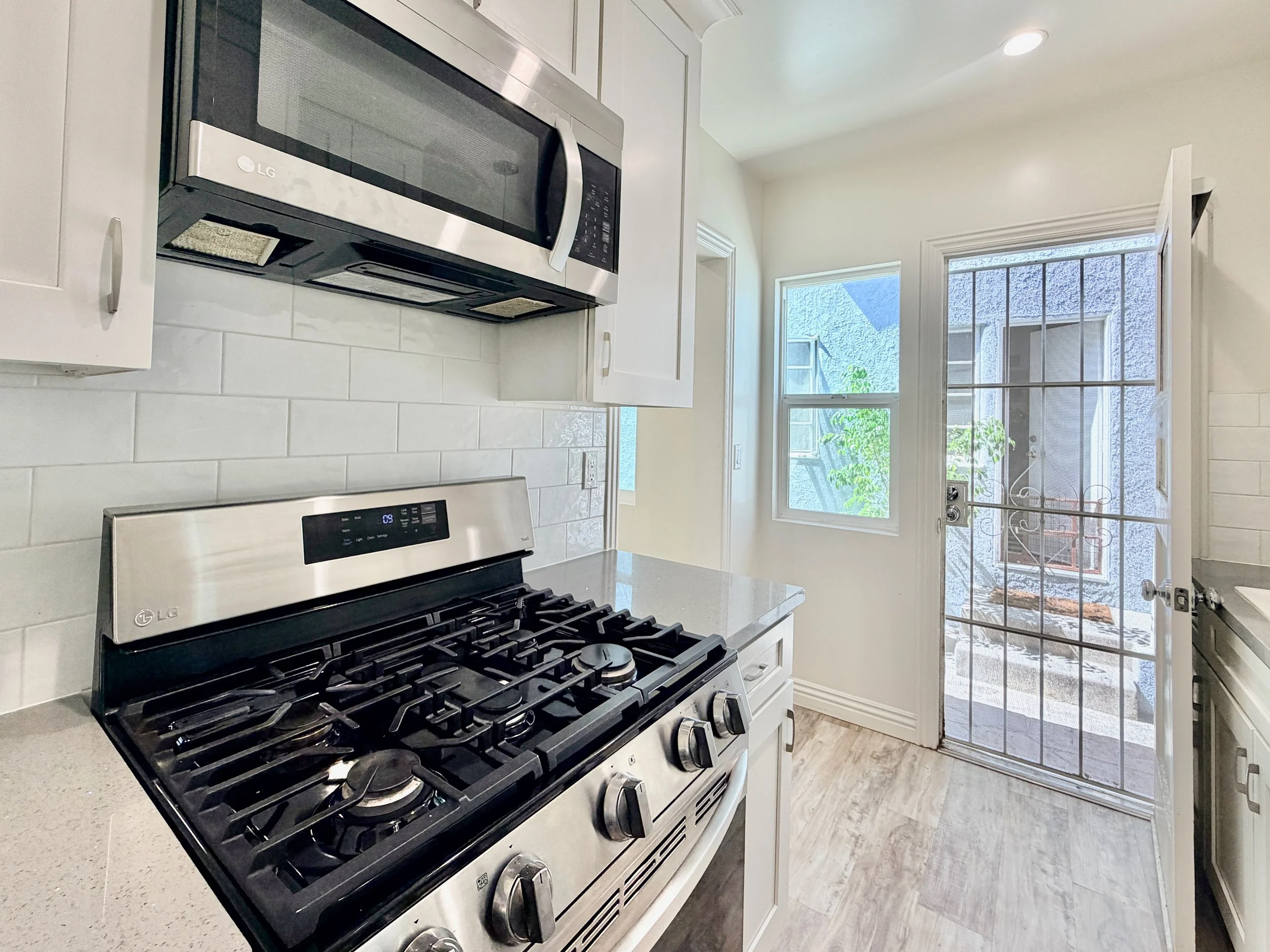 124 N Pass Ave #1 - 6.jpeg